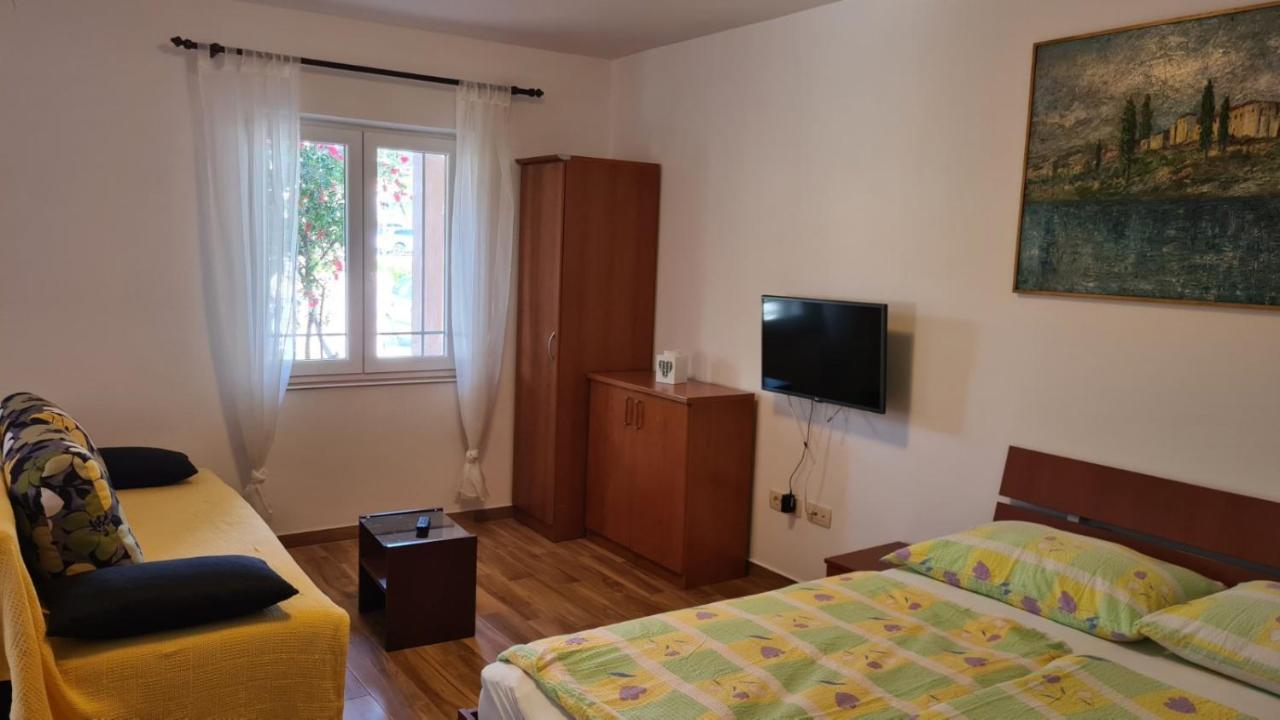 Apartments Ivanovski Rab Town Exterior photo