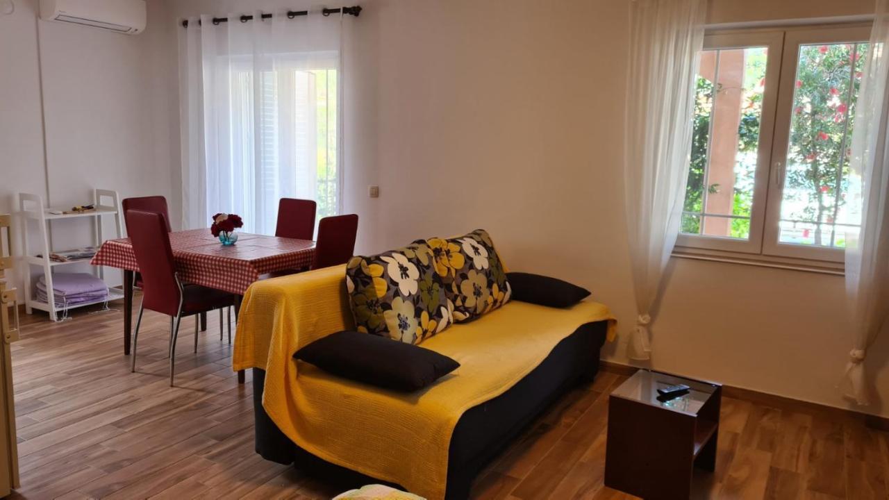 Apartments Ivanovski Rab Town Exterior photo