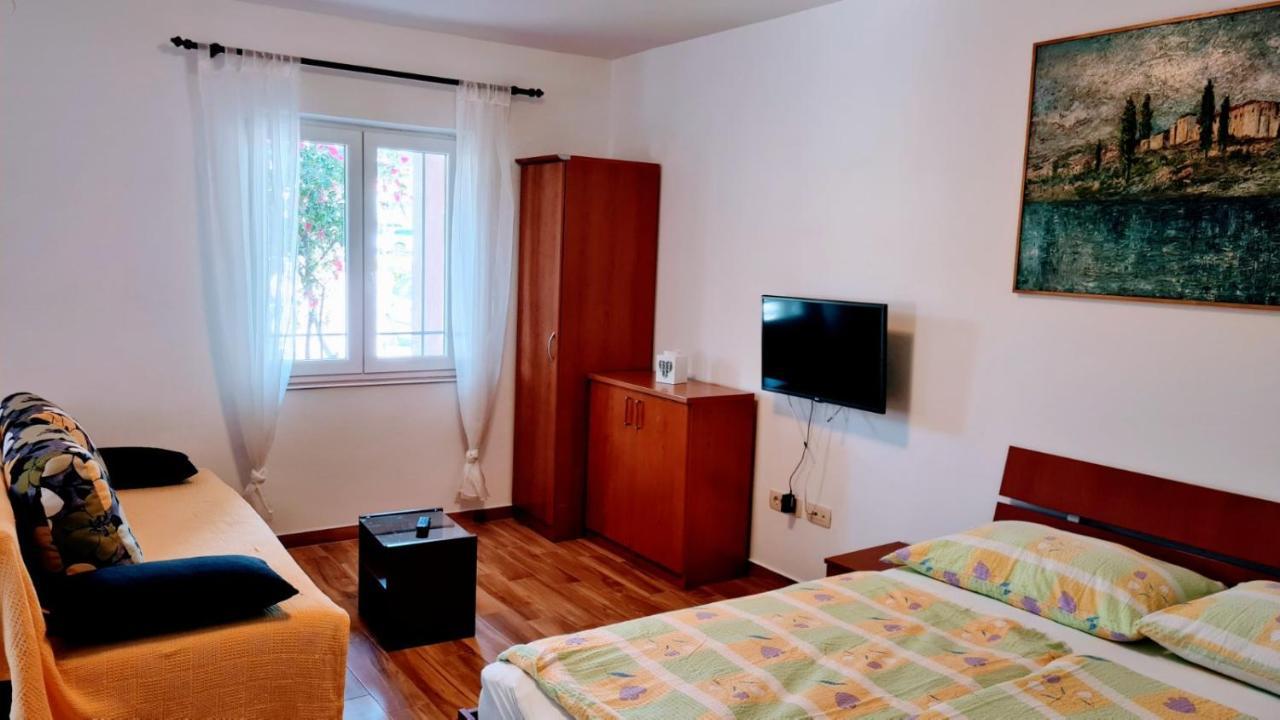 Apartments Ivanovski Rab Town Exterior photo