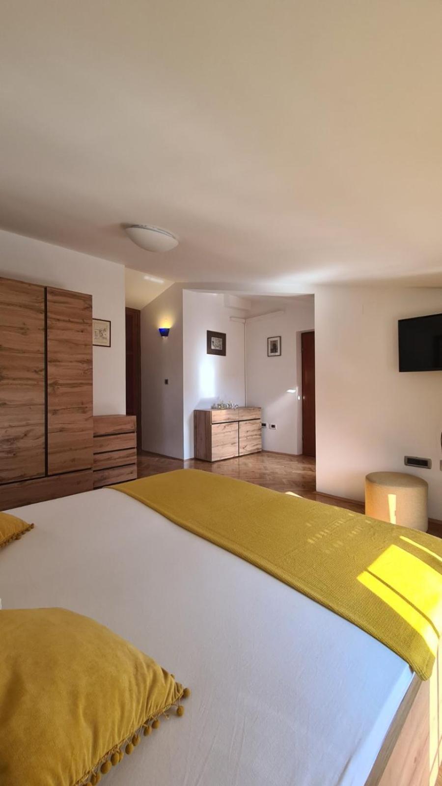 Apartments Ivanovski Rab Town Exterior photo