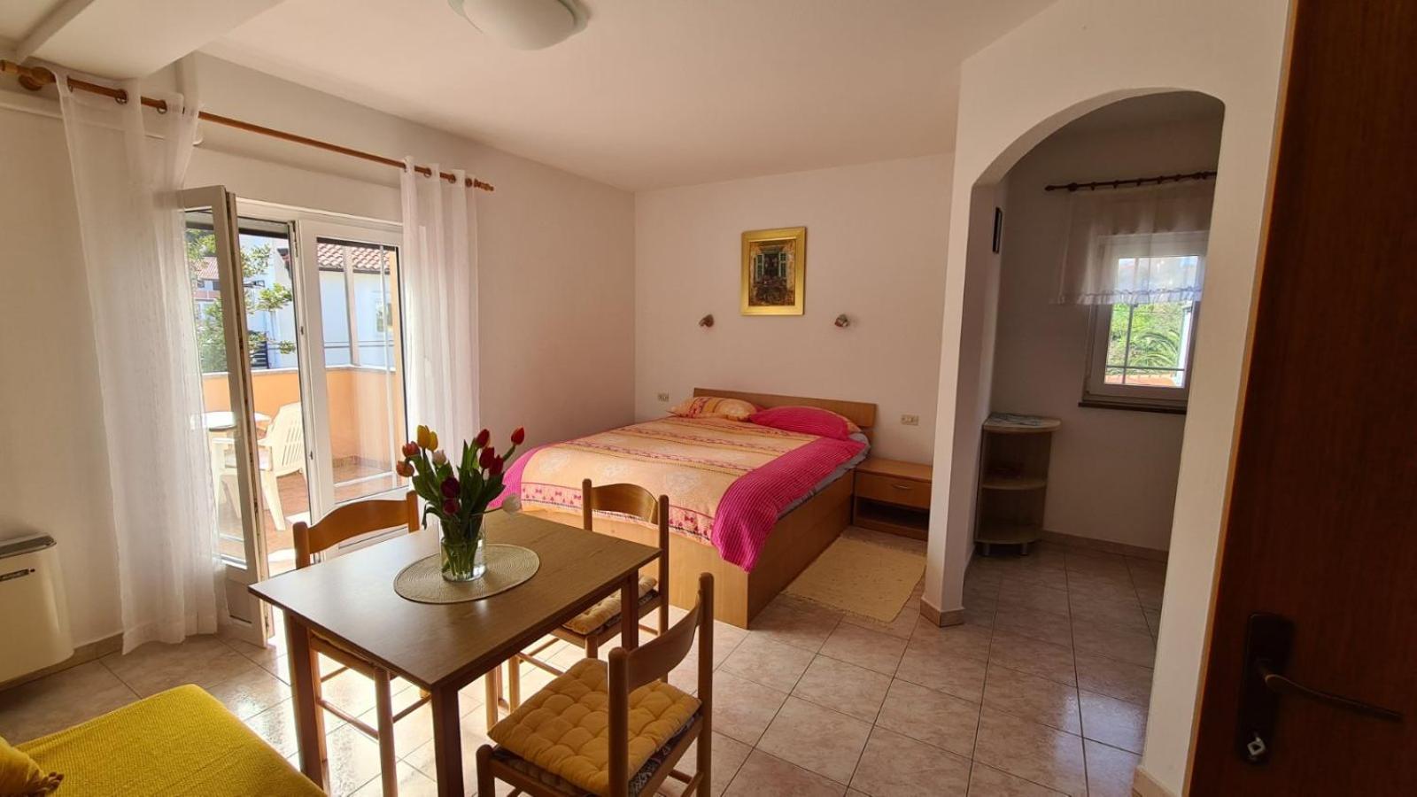 Apartments Ivanovski Rab Town Exterior photo